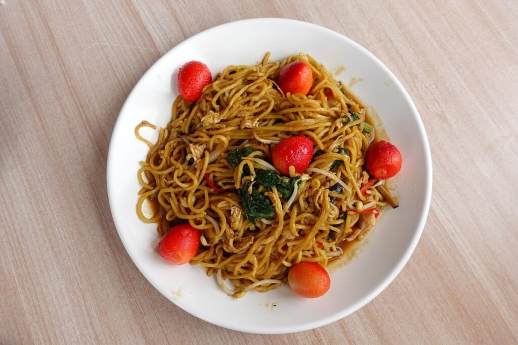 หมี่อายุยืน: ก๋วยเตี๋ยววันเกิดเพื่อ ชีวิต ยืนยาวและรุ่งเรือง